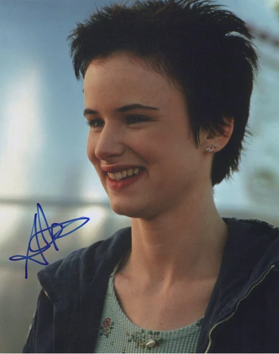 Juliette Lewis autograph