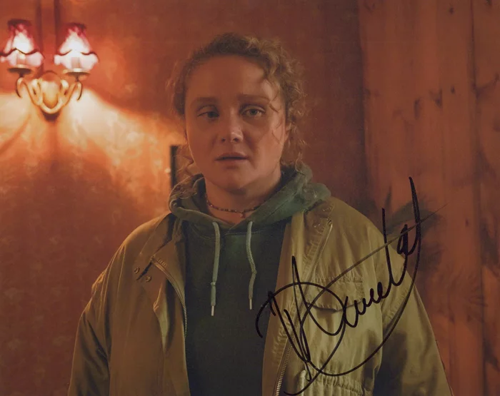 Danielle Macdonald autograph