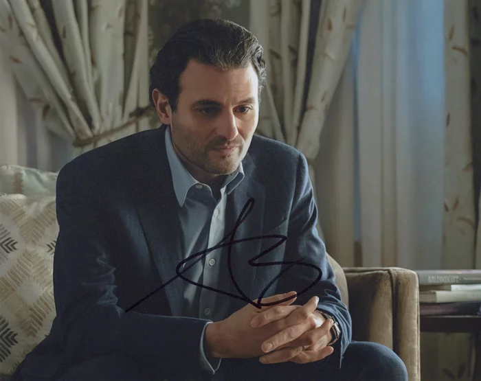 Arian Moayed autograph
