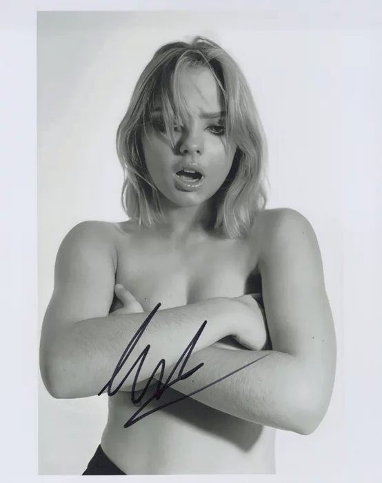 Lea Myren autograph