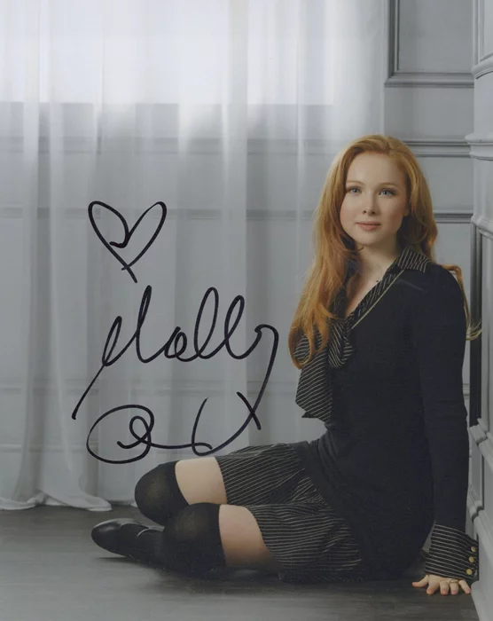 Molly Quinn autograph