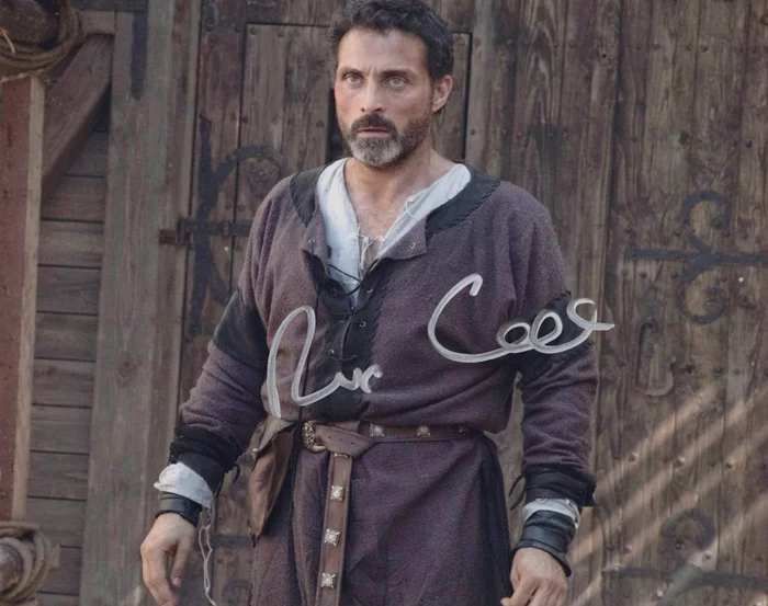 Rufus Sewell autograph
