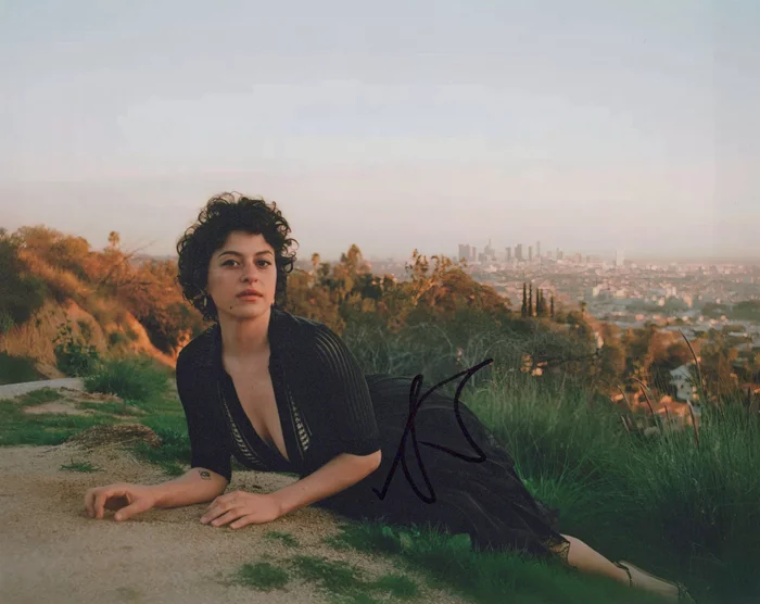 Alia Shawkat autograph