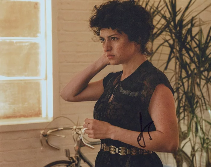 Alia Shawkat autograph