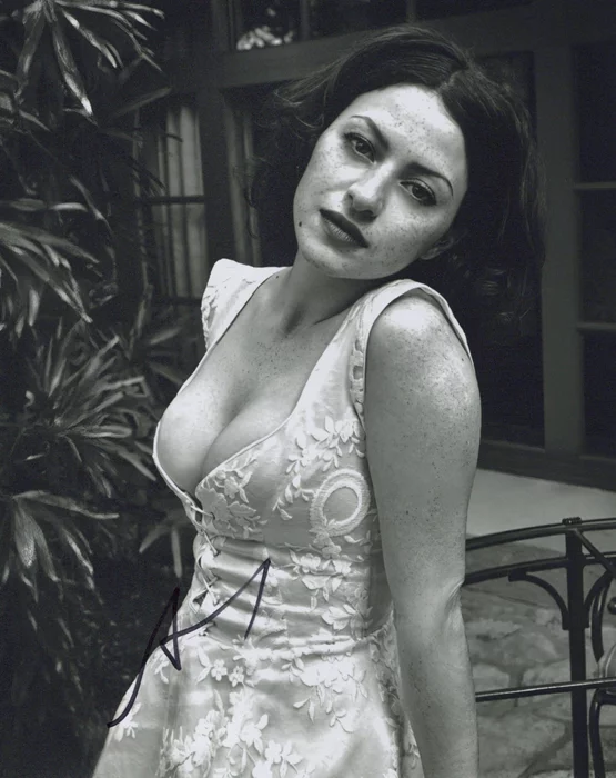 Alia Shawkat autograph