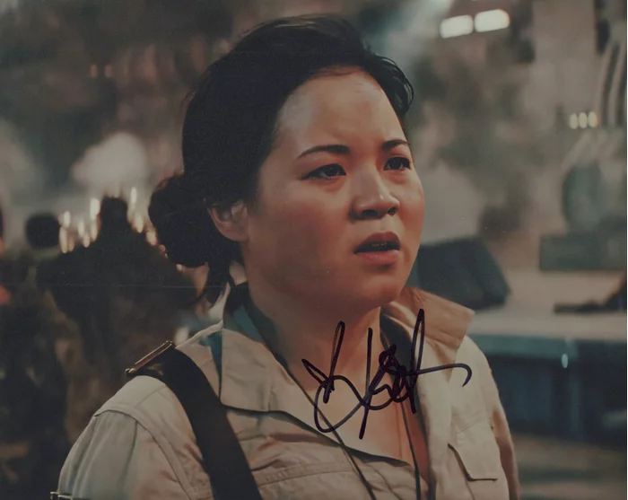 Kelly Marie Tran autograph