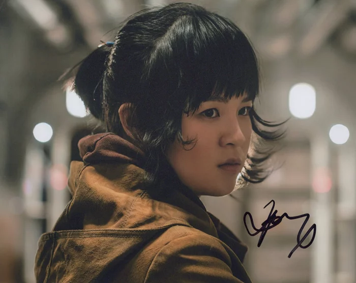 Kelly Marie Tran autograph