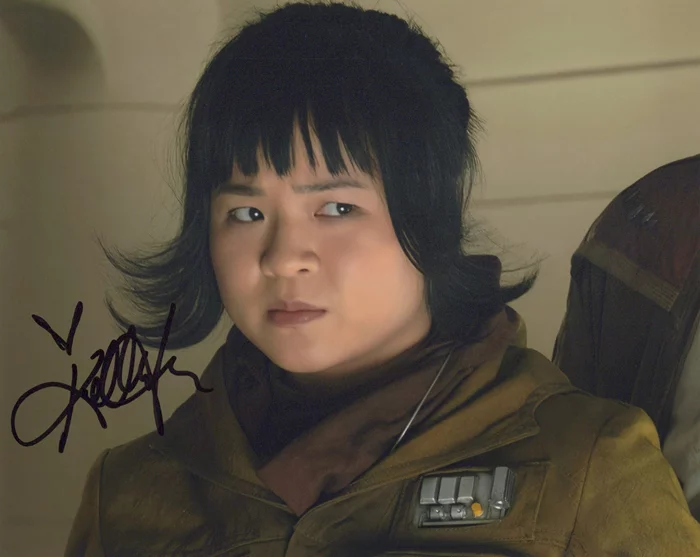 Kelly Marie Tran autograph