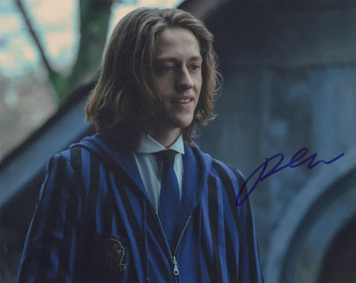 Percy Hynes White autograph