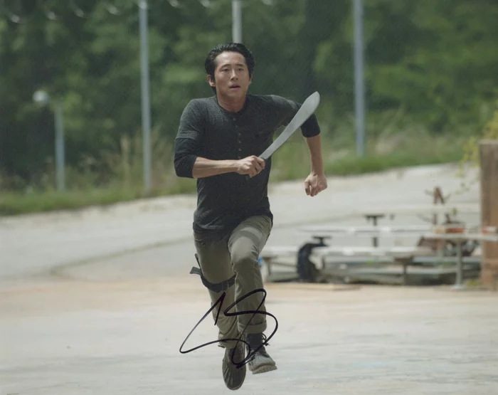 Steven Yeun autograph