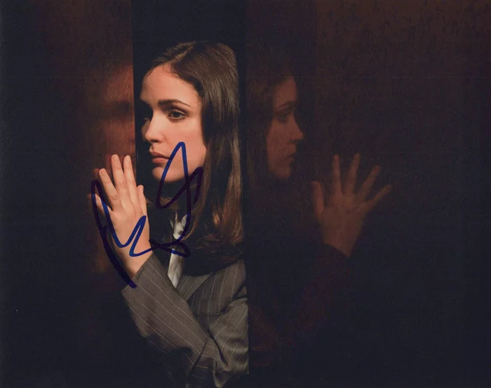 Rose Byrne autograph