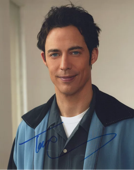 Tom Cavanagh autograph