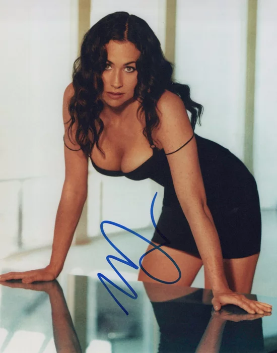 Minnie Driver autograph