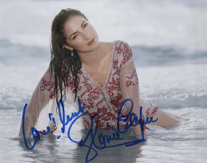 Gloria Estefan autograph