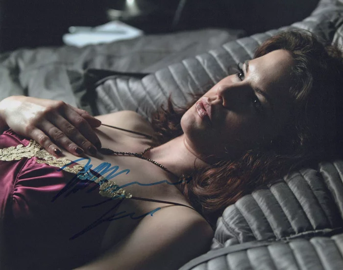 Mariana Klaveno autograph