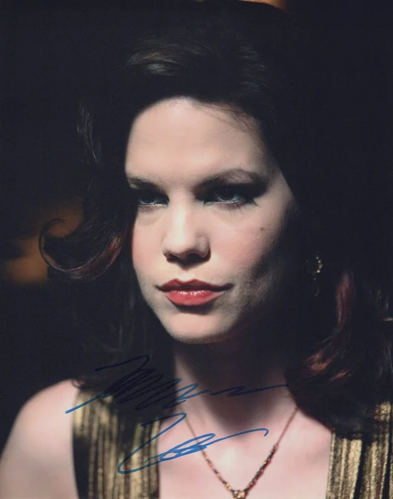 Mariana Klaveno autograph