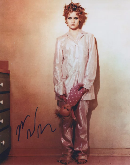 Jennifer Jason Leigh autograph