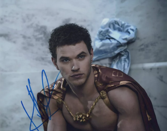 Kellan Lutz autograph