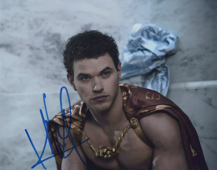 Kellan Lutz autograph