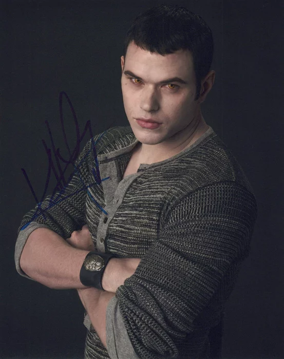 Kellan Lutz autograph