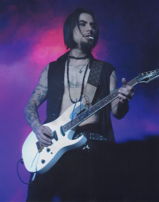 Dave Navarro autograph