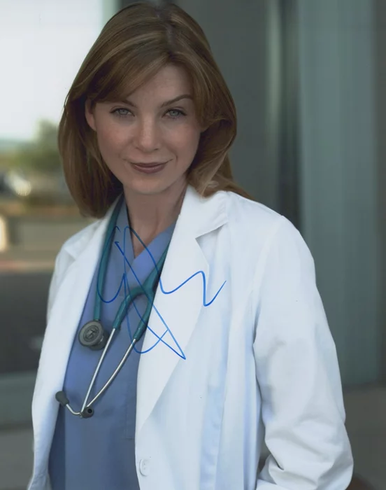 Ellen Pompeo autograph