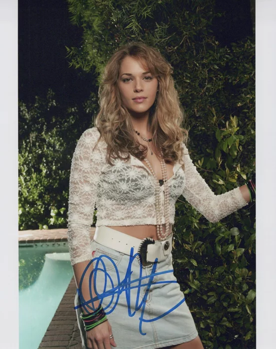 Amanda Righetti autograph