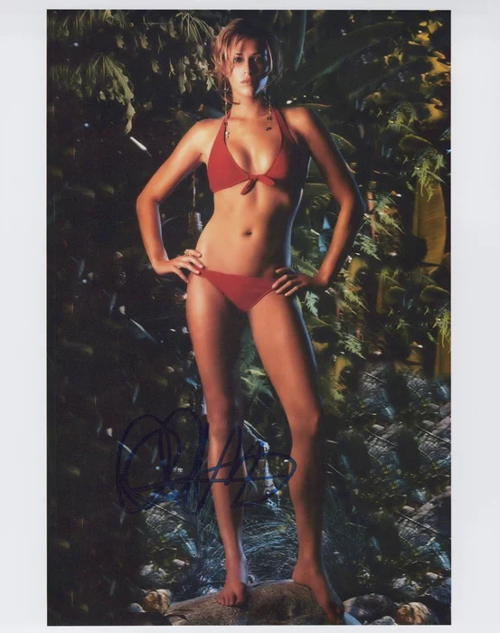Amanda Righetti autograph