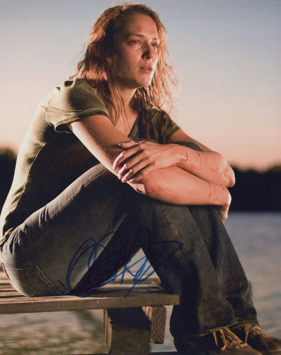 Amanda Righetti autograph