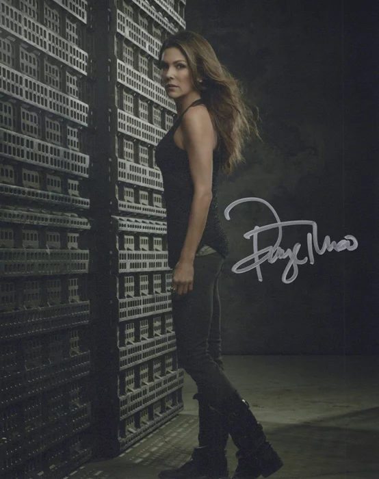 Paige Turco autograph