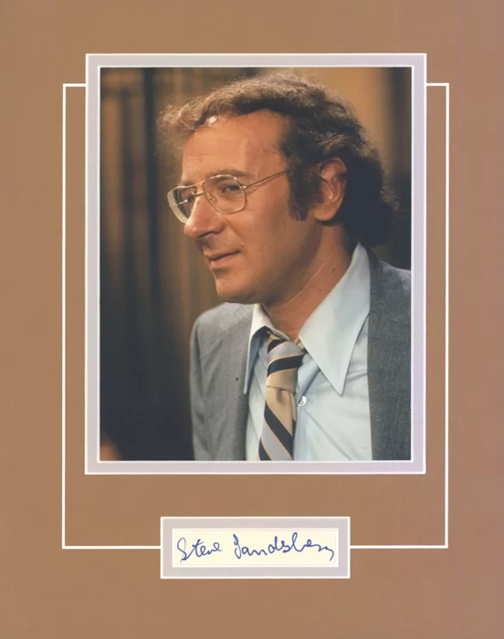 Steve Landesberg autograph