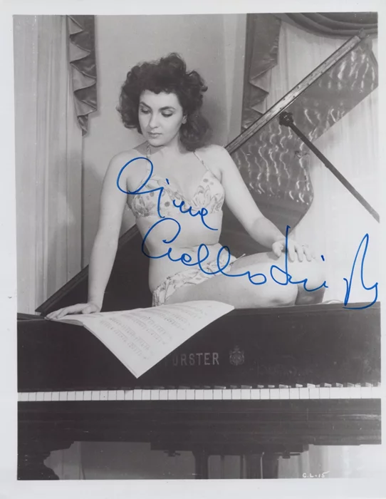 Gina Lollobrigida autograph