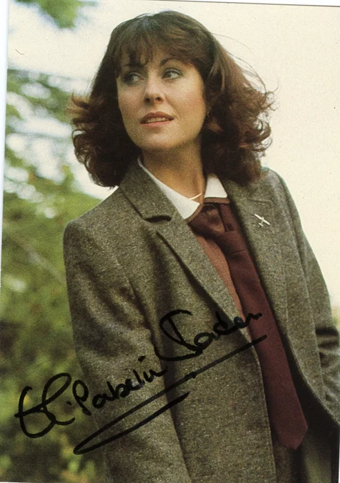Elisabeth Sladen autograph