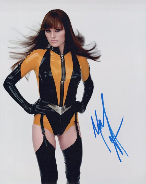 Malin Akerman autograph
