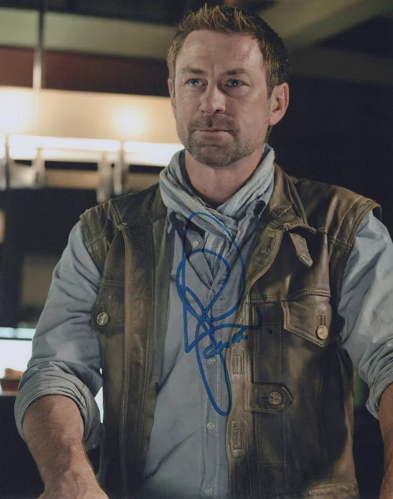Grant Bowler autograph