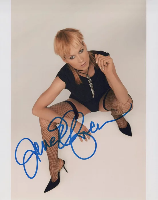 Jenna Elfman autograph