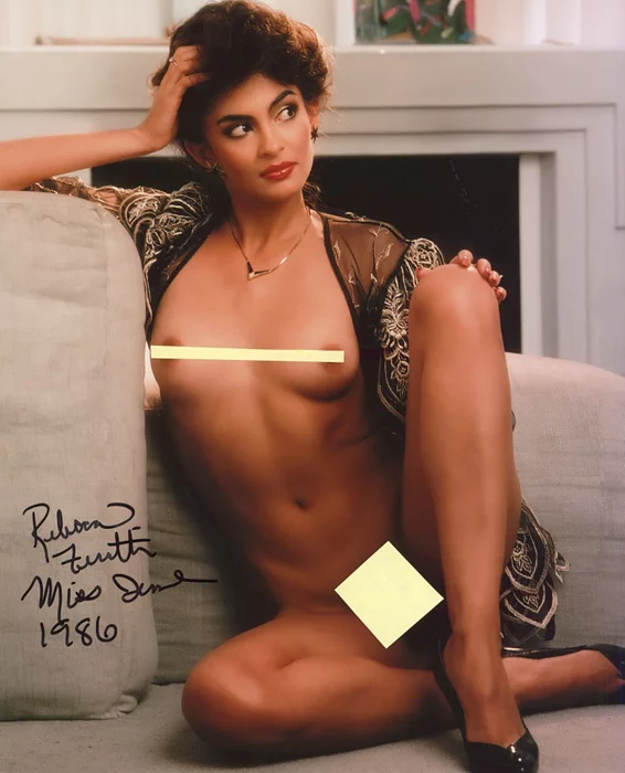 Rebecca Ferratti autograph