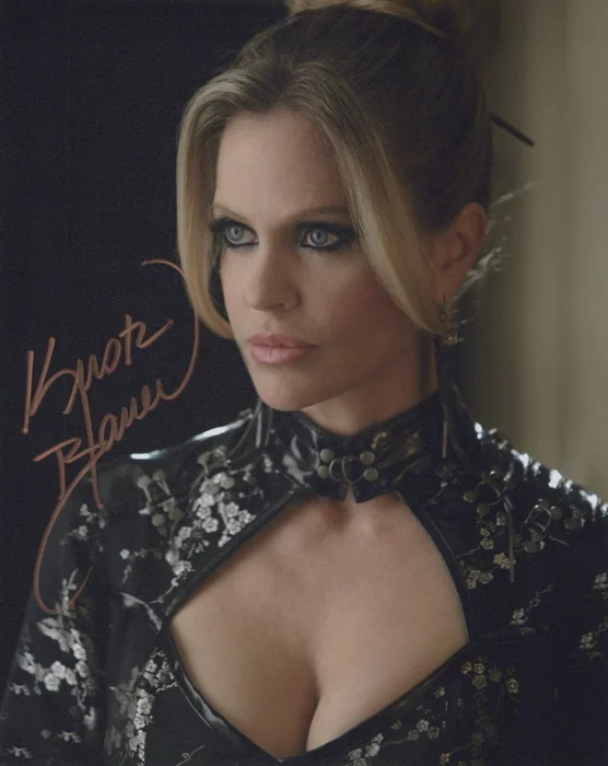 Kristin Bauer autograph