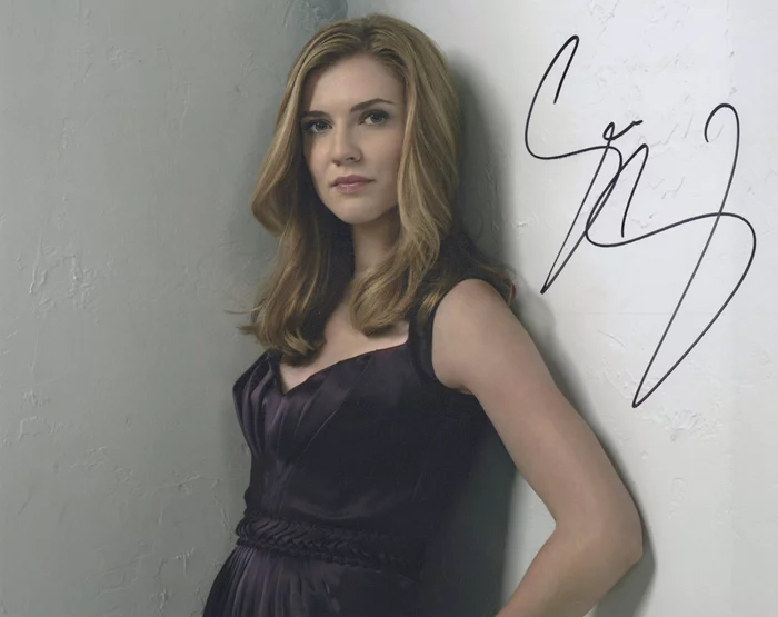 Sara Canning autograph