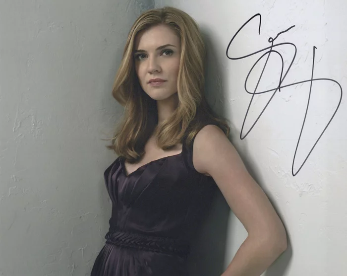 Sara Canning autograph