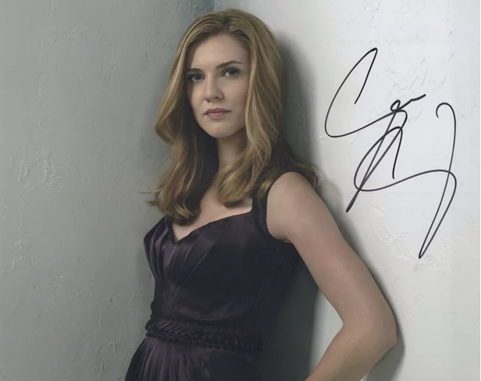 Sara Canning autograph