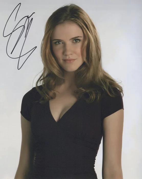 Sara Canning autograph