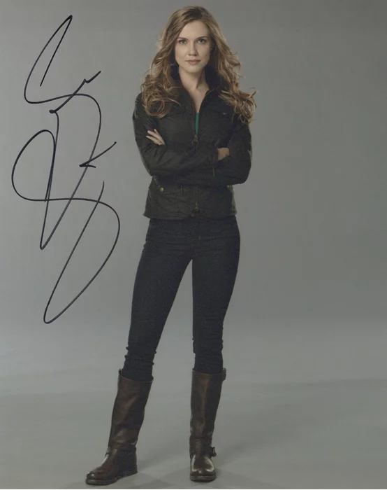 Sara Canning autograph