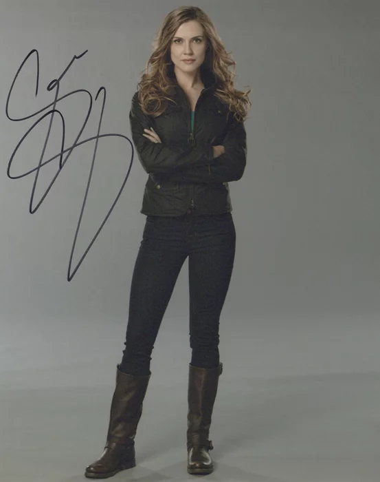 Sara Canning autograph