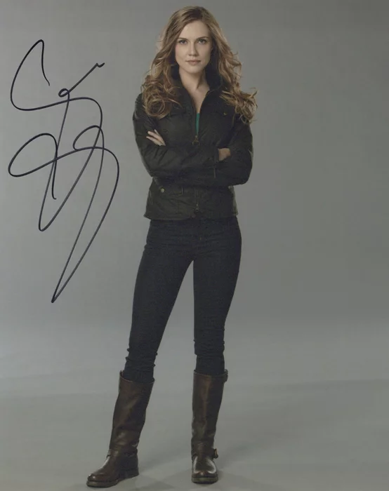 Sara Canning autograph