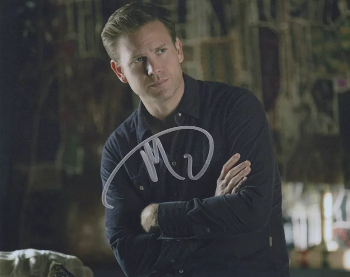 Matthew Davis autograph