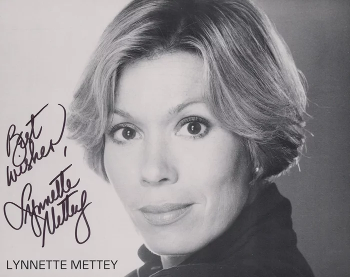 Lynnette Mettey autograph
