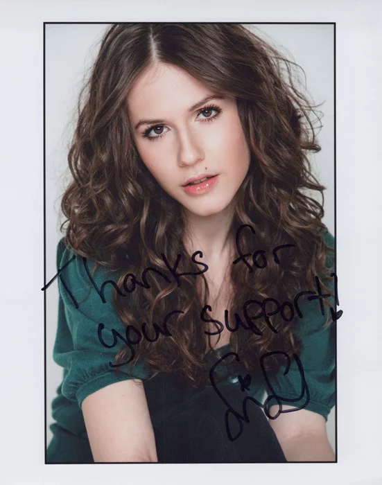 Erin Sanders autograph
