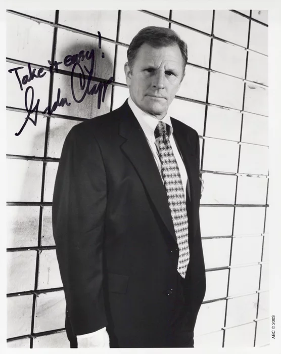 Gordon Clapp autograph
