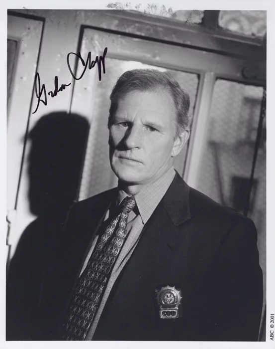 Gordon Clapp autograph